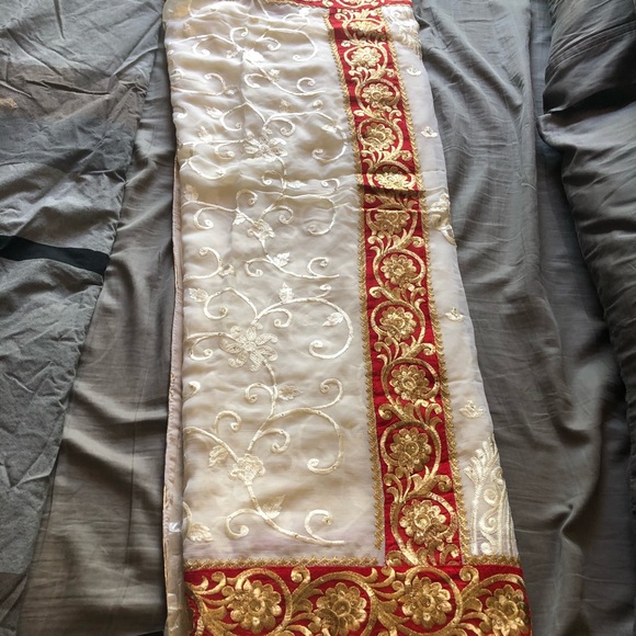 Red and white Saree - Picture 2 of 2
